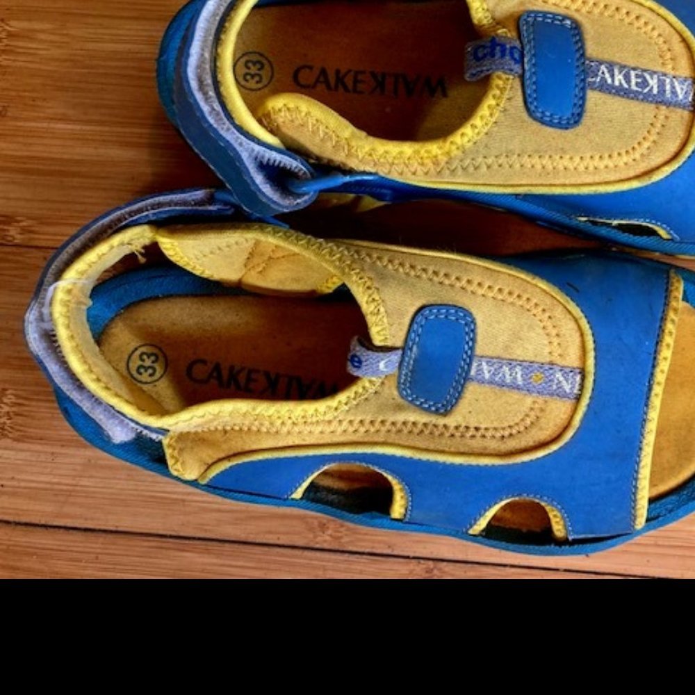 Cakewalk sandals unworn